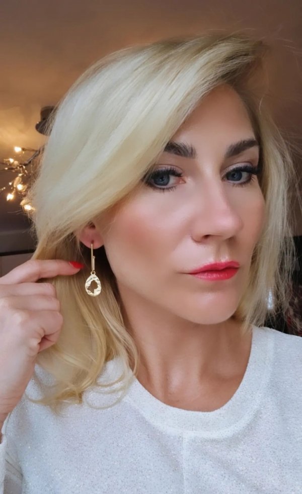 gold earrings made of stainless steel