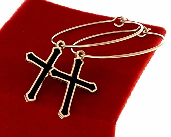 gold earrings made of stainless steel