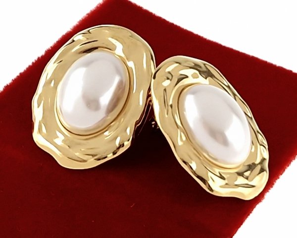 gold earrings made of stainless steel
