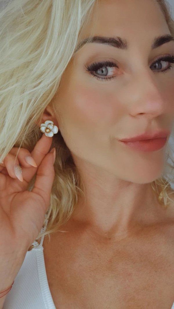 gold earrings made of stainless steel