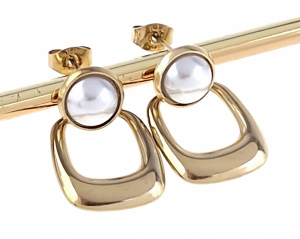 gold earrings made of stainless steel