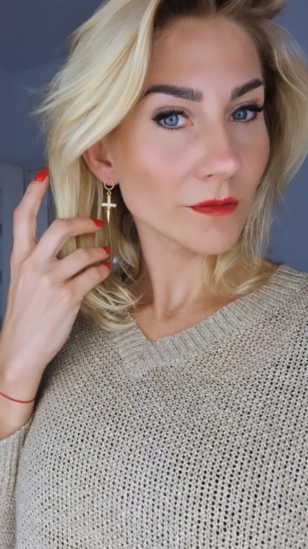 gold earrings made of stainless steel