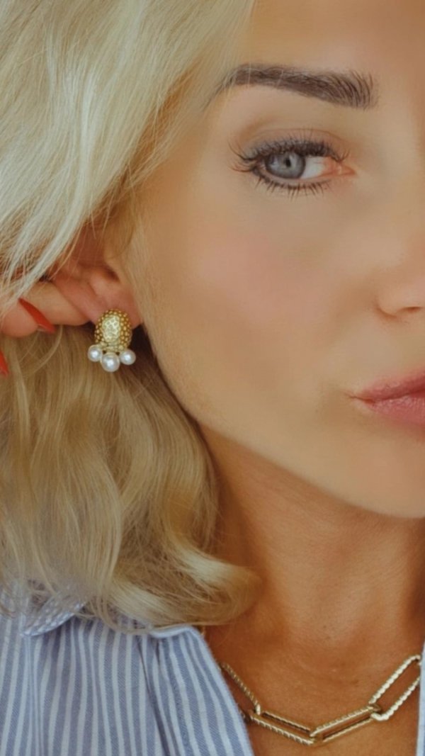 gold earrings made of stainless steel