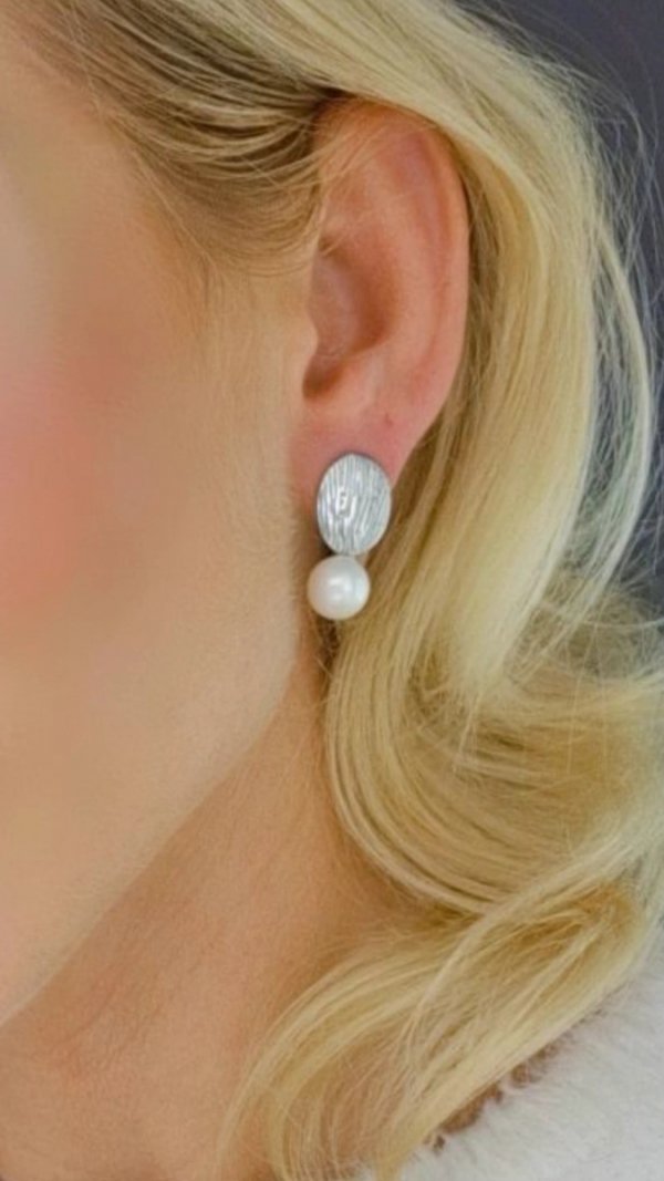 gold earrings made of stainless steel
