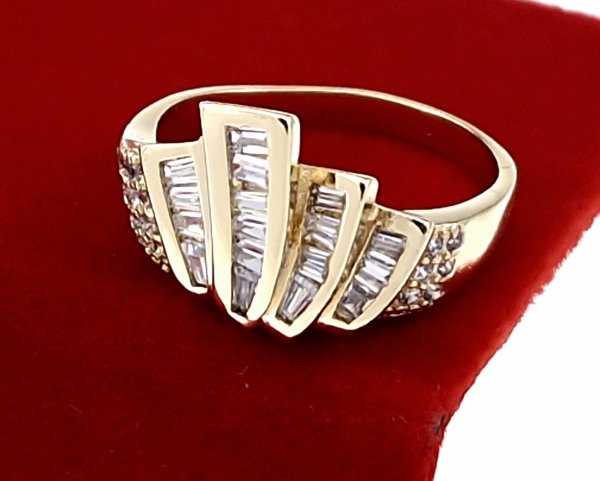 029a Pierścionek złoty zaręczynowy błyszczący cyrkonie pozłacany 14k