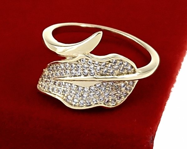 4469 Pierścionek złoty zaręczynowy błyszczący cyrkonie pozłacany 14k