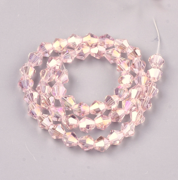 358 Koraliki szklane galwanizowane, pasma, platerowane w kolorze AB, fasetowane, dwustożkowe, perłowo-różowe, 7,5~8 x 7,5~8 mm, otwór: 1,5 mm, ok. 38~39 szt./pasmo, 28~29 cm