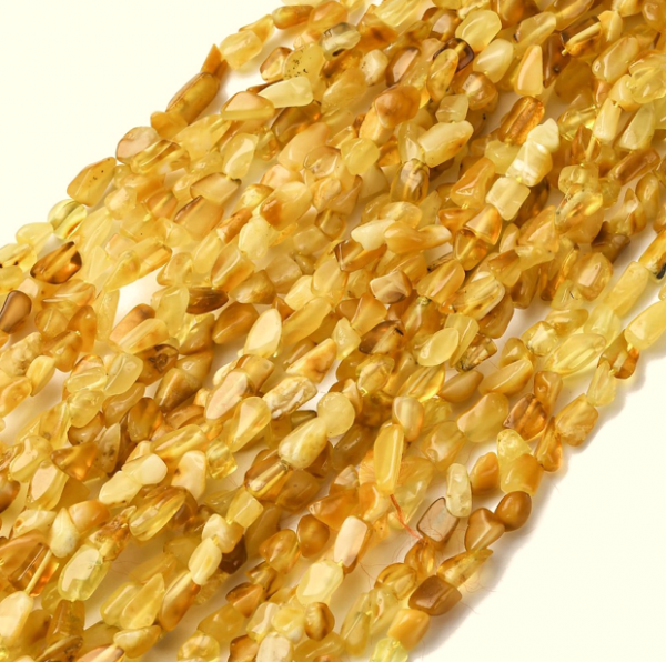 4257 Naturalne bursztyny, pasma, bryłki, 5~9x4~6x3~4,5 mm, otwór: 0,7 mm, około 75~89 szt./pasmo, 15,35'' (39 cm)