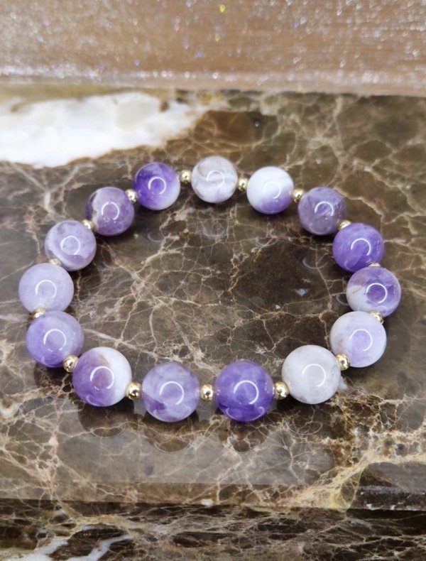 544a Bransoletka naturalny kamień ametyst na gumce jubilerskiej