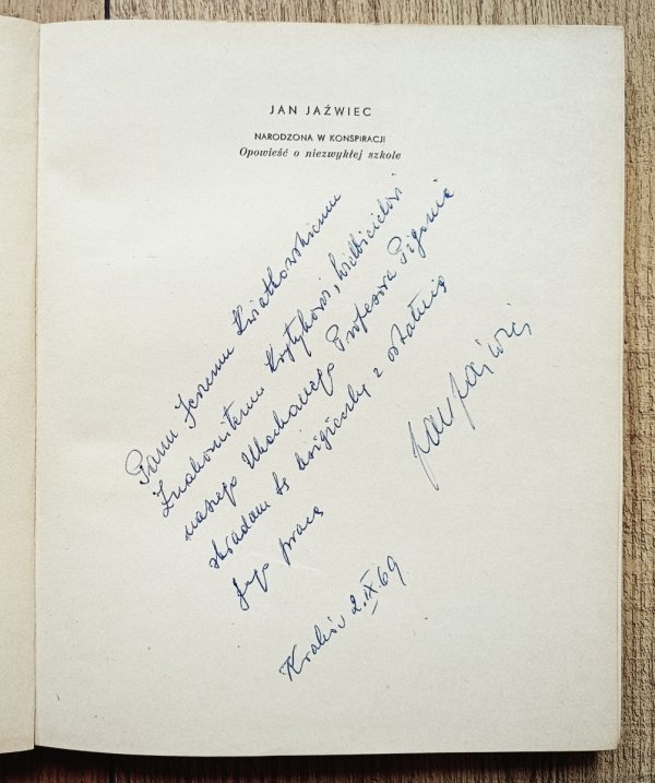Jan Jaźwiec Narodzona w konspiracji. Opowieść o niezwykłej szkole [dedykacja autorska]