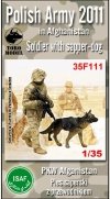 ToRo Model 35F111 PKW Afganistan - Pies Saperski z Przewodnikiem / Polish Army in Afghanistan - Soldier with sapper-dog figurine with decals 1/35