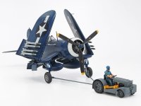 Tamiya 61085 F4U-1D Corsair w/ Moto-Tug 1/48