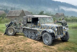 Italeri 6595 Sd. Kfz. 10 Demag D7 with 7,5 cm leIG 18 and crew 1/35