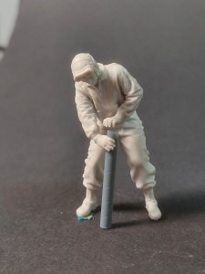 Panzer Art FI35-184 US tanker loading 76mm ammo No.1 1/35