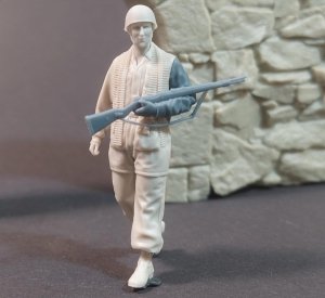 Panzer Art FI35-242 German fallschirmjager on the march 1/35