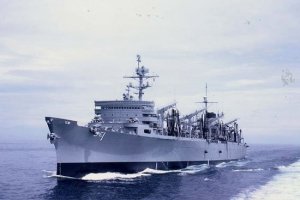 Trumpeter 05785 AOE Fast Combat Support Ship USS Sacramento (AOE-1) 1:700