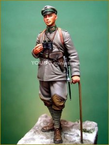 Young Miniatures YM7001-R Oberleutnant 3rd Light Infantry Regiment 1917 70mm