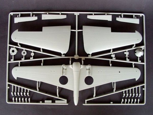 Trumpeter 02228 P-40B Warhawk (Tomahawk MKIIA) (1:32)