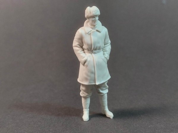 Panzer Art FI35-181 German tank officer in winter coat No.1 1/35