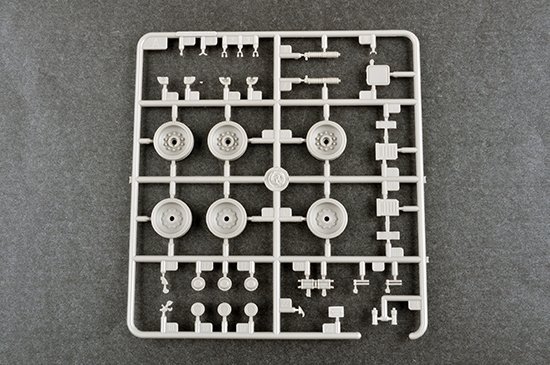 Trumpeter 09581 Russian T-80UD MBT - Early 1/35