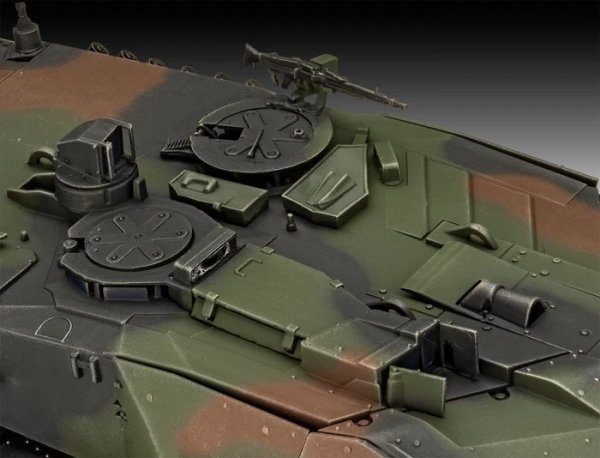 Revell 05631 70 Years Bundeswehr: Leopard 2 A6 Exclusive Edition 1/35