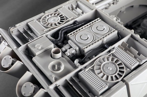 Trumpeter 00948 German Tiger II Heavy Tank - Porsche Turret Early Production 1/16