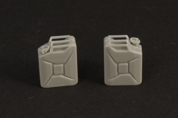 Panzer Art RE35-301 WWII German 20l canisters late pattern (12pcs) 1/35