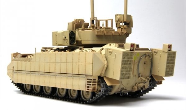 Meng Model SS-004 U.S.Infantry Fighting Vehicle M2A3 Bradley w/BUSK (1:35)