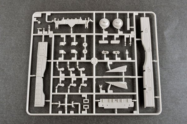 Trumpeter 09609 Russian T-72B1 with KTM-6 &amp; Grating Armour 1/35