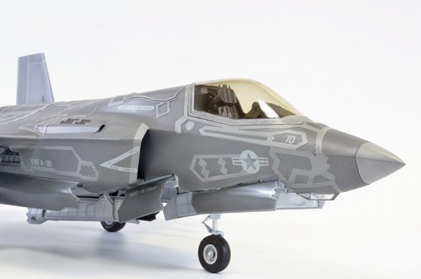 Trumpeter 03232 F-35B Lightning 1/32