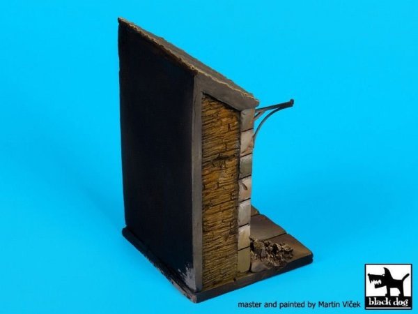 Black Dog D35073 House door base 1/35
