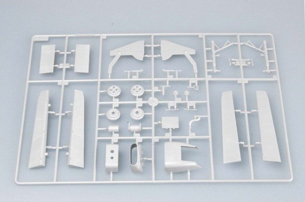 Trumpeter 02416 HURRICANE Mk.IIC/TROP (1:24)