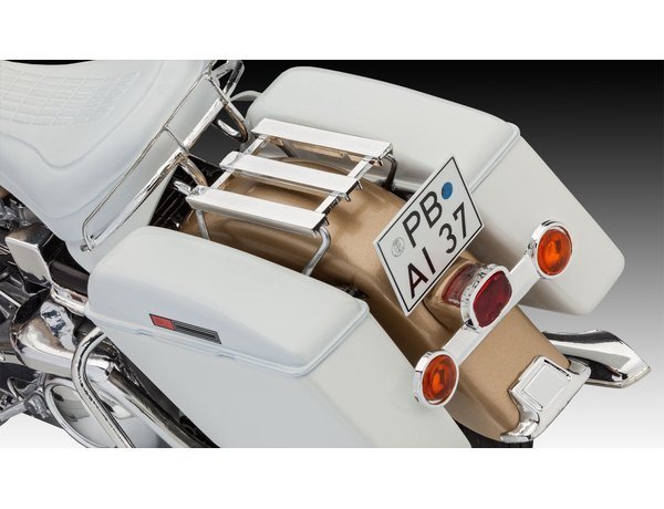 Revell 07937 U.S. Touring Bike Model Kit 1:8