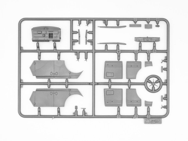 ICM 35479 Moskvitch-401-420 Saloon 1/35