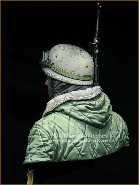 Young Miniatures YM1874 German Fallschirmjäger Eastfront 1943 1/10
