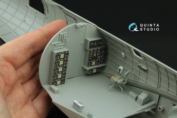 Quinta Studio QD32224 Boeing B-17G Radio operator's compartment. 3D-Printed coloured Interior on decal paper (HK models) 1/32