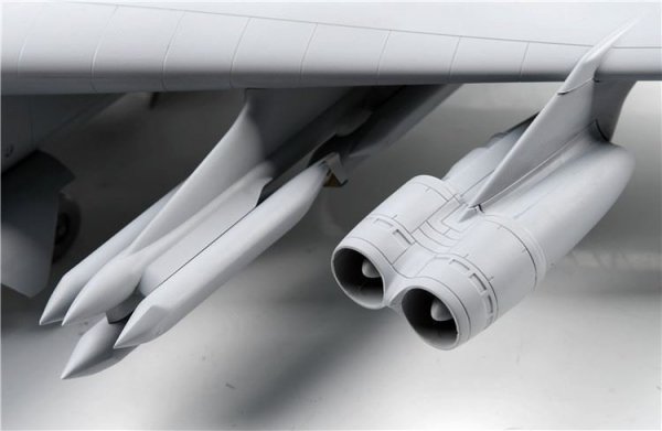 Modelcollect UA72200 B-52H U.S. Stratofortress strategic Bomber 1/72