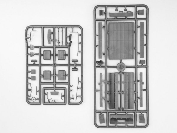 ICM 72815 APA-50М(ZiL-131) Airfield mobile electric unit 1/72