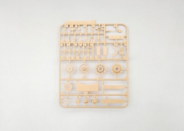 Amusing Hobby 35A042 FV221 Caernarvon British Heavy Tank 1/35