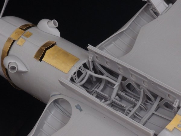 Infinity Models INF3201 SB2C-4 Helldiver 1/32
