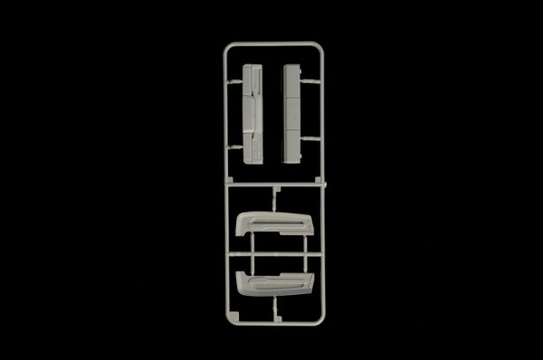 Italeri 3971 Scania S770 4x2 Normal Roof &quot;Grey Cab&quot; 1/24