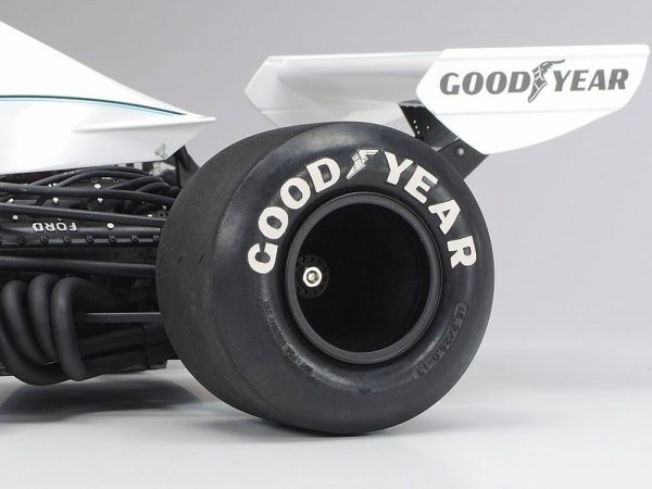 Tamiya 12042 Martini Brabham BT44B 1975 1/12