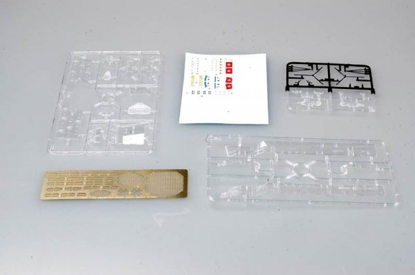 Trumpeter 04521 Russian cruiser Admiral Lazarev Ex-Frunze (1:350)