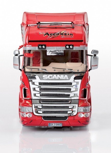 Italeri 3882 Scania R560 V8 Highline Red Griffin (1:24)