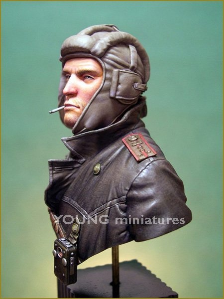 Young Miniatures YM1823 SOVIET TANK COMMANDER 1944 1/10