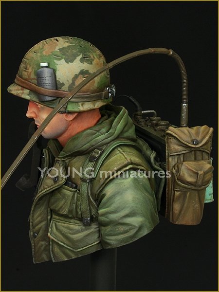 Young Miniatures YM1817 USMC Hue. Vietnam 1968 1/10