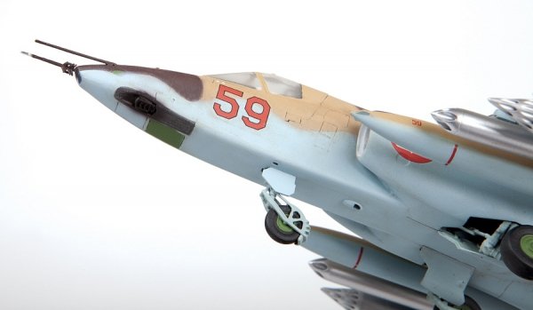 Zvezda 7312 SOVIET ATTACK AIRCRAFT SU-25 FROGFOOT 1/72