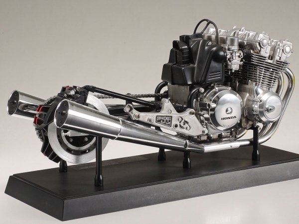 Tamiya 16023 Kawasaki Z1300 Motorcycle Engine 1/6