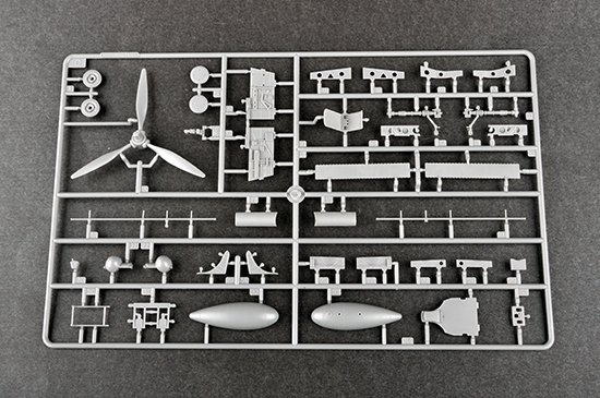 Trumpeter 03227 P-40F War Hawk 1/32