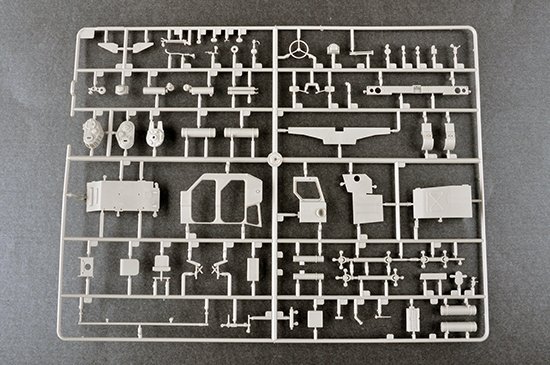 Trumpeter 01056 MAZ-7410 Tractor W/CHMZAP-5247G 1/35